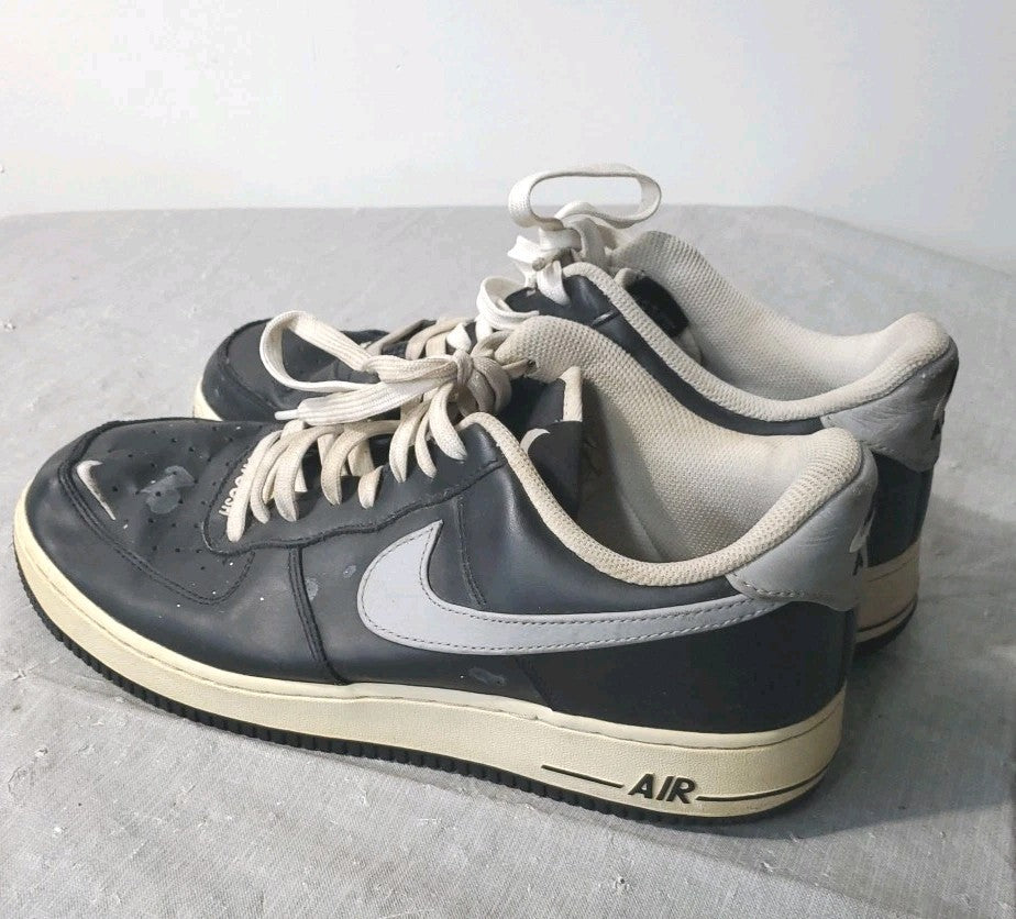 Nike Air Swoosh Size 10.5 Dark Blue