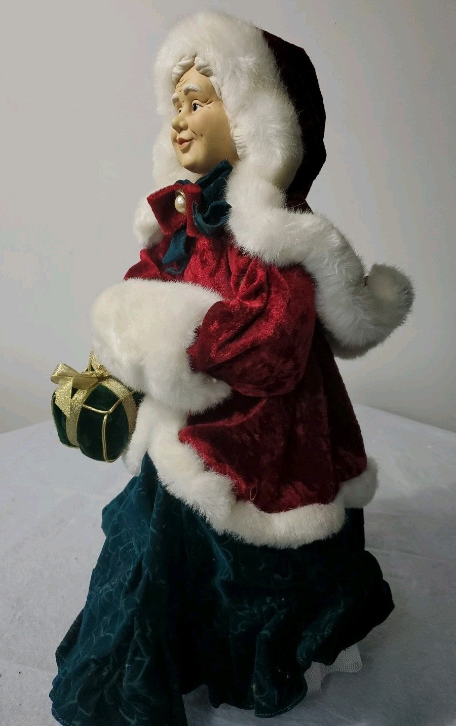 Mrs Claus Tree Topper 20" Porcelain Face
