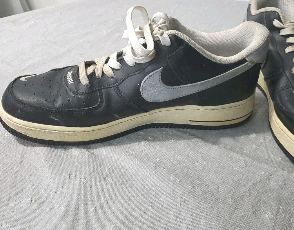 Nike Air Swoosh Size 10.5 Dark Blue