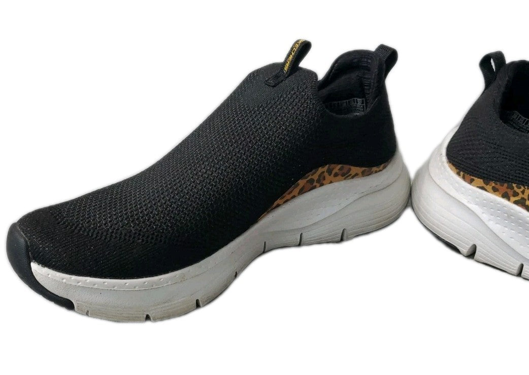 Womans Slip On Skechers Size 8 Leopard Print Shoes