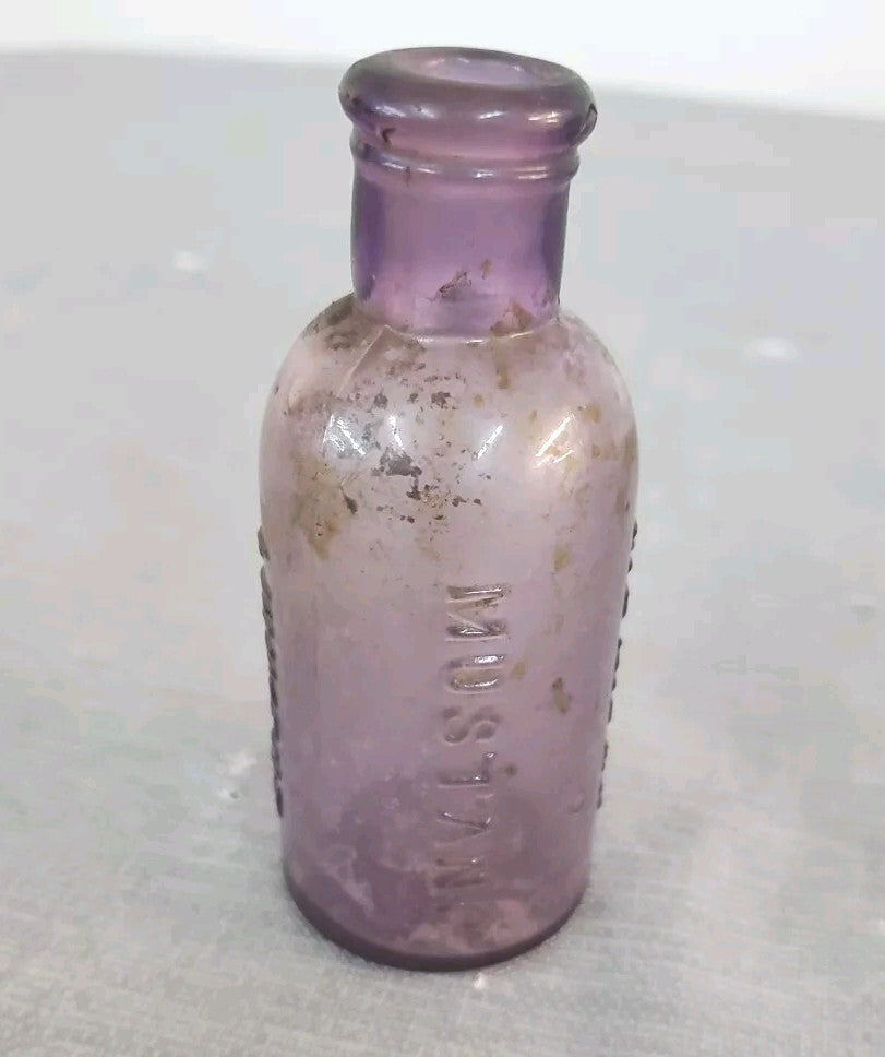 Vintage Mexican Mustang Liniment Lyon M'F' C. CO. Brooklyn Ny Bottle