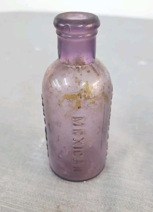 Vintage Mexican Mustang Liniment Lyon M'F' C. CO. Brooklyn Ny Bottle