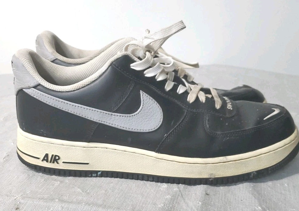 Nike Air Swoosh Size 10.5 Dark Blue