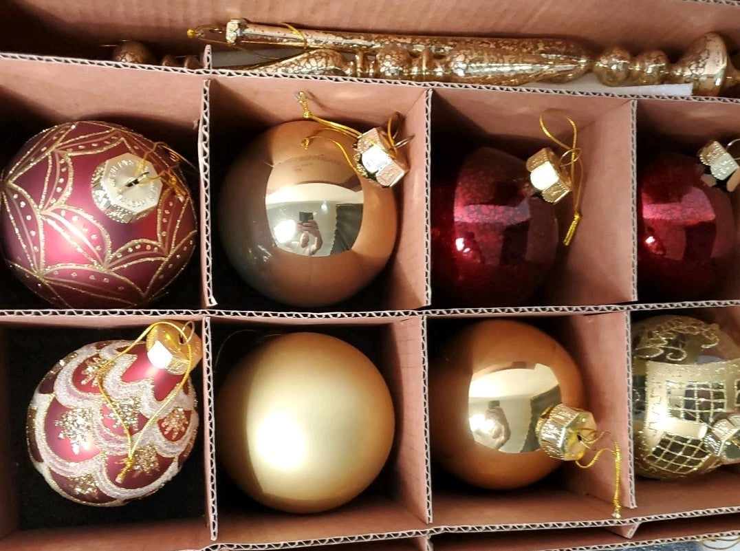 Balsam Hill Ornament Set Of 12 Beautiful  Ornaments For Trees Red & Gold