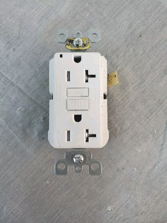 gfci outlet 20 amp leviton