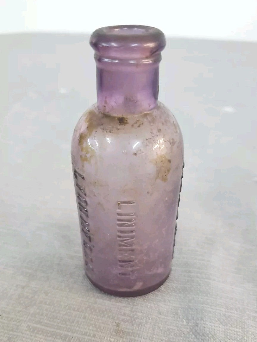 Vintage Mexican Mustang Liniment Lyon M'F' C. CO. Brooklyn Ny Bottle