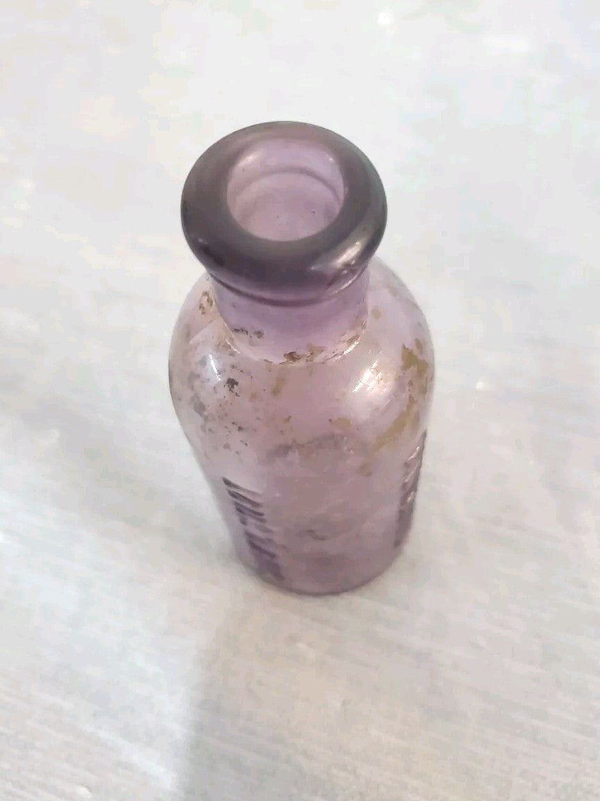 Vintage Mexican Mustang Liniment Lyon M'F' C. CO. Brooklyn Ny Bottle