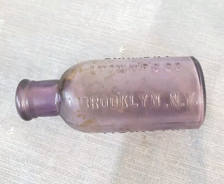 Vintage Mexican Mustang Liniment Lyon M'F' C. CO. Brooklyn Ny Bottle