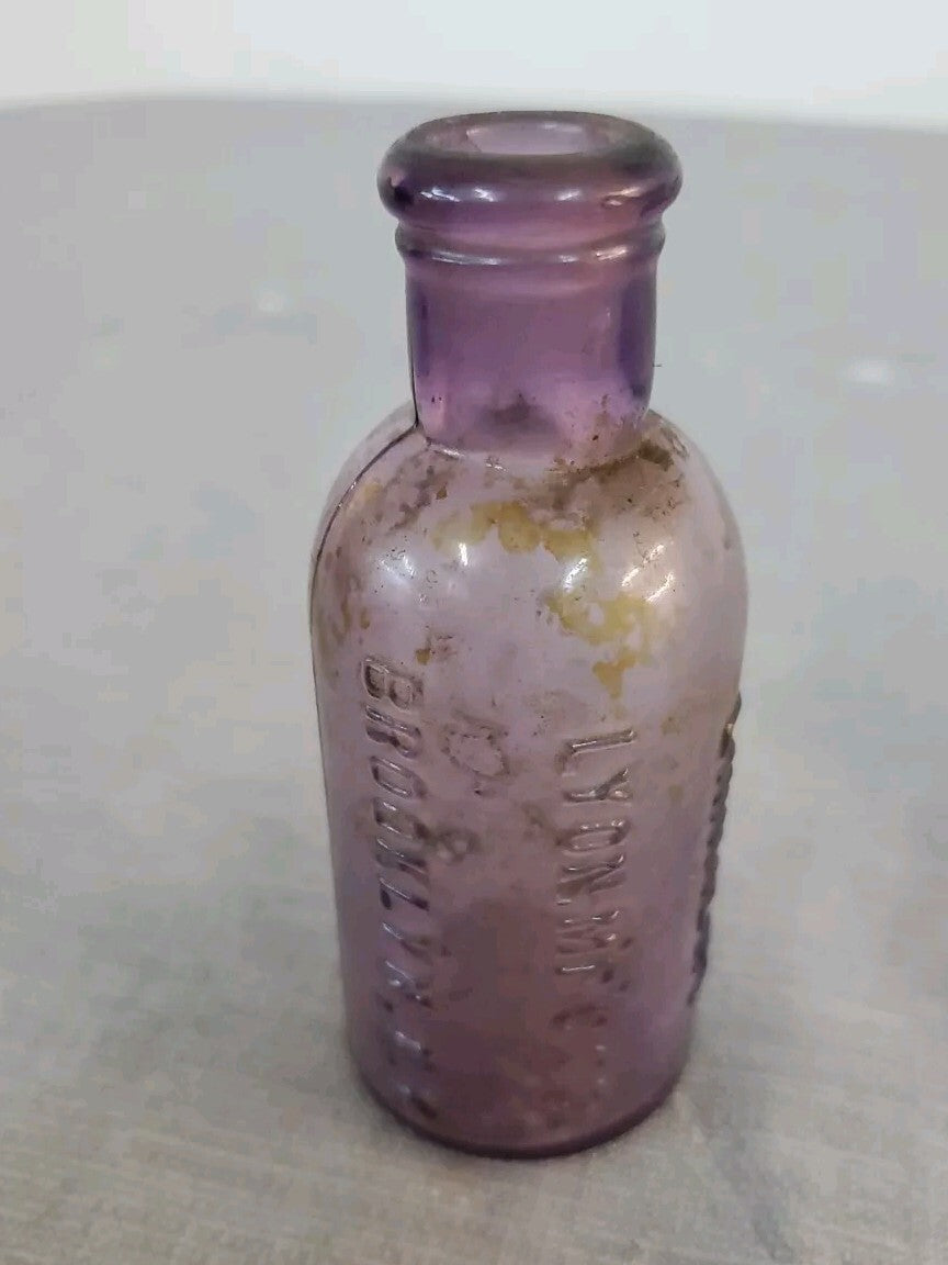 Vintage Mexican Mustang Liniment Lyon M'F' C. CO. Brooklyn Ny Bottle